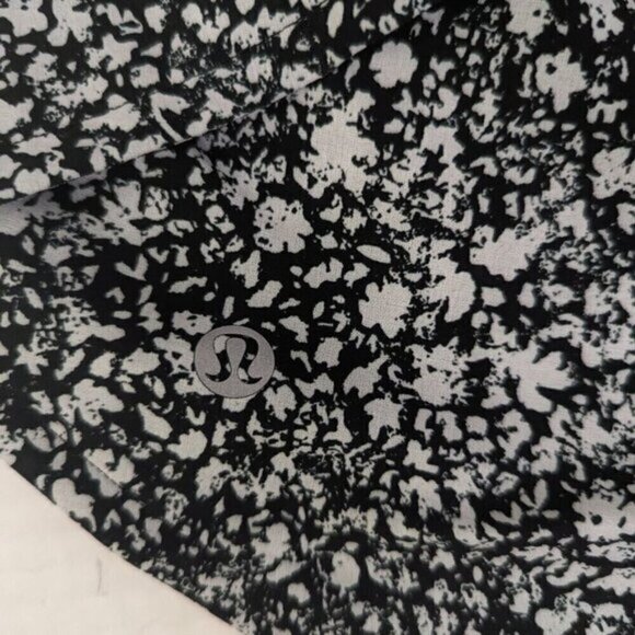 Lululemon Speed Up Low Rise Short 2.5" Venture Floral Alpine White Black 14 NWT - Picture 5 of 7